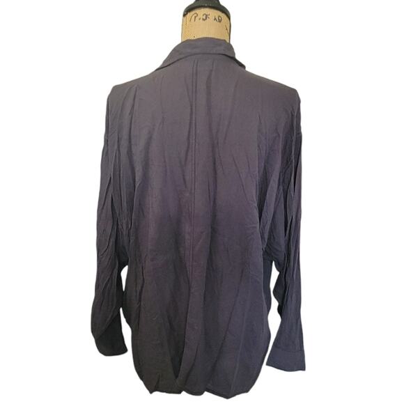 Small UO Urban Outfitters Charcoal Gray Button Down Shirt With Pockets - Picture 2 of 3